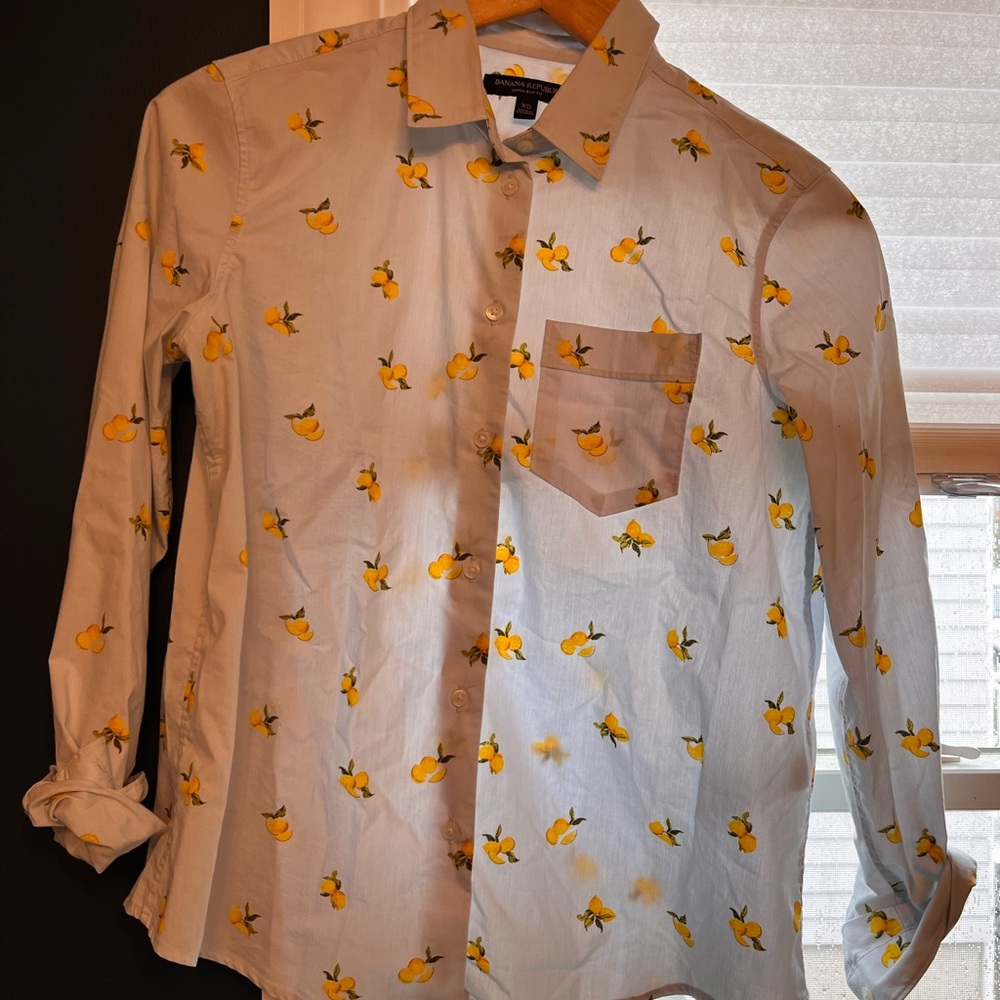 Banana Republic button down blouse. Size XS. Quinn Boy Fit.